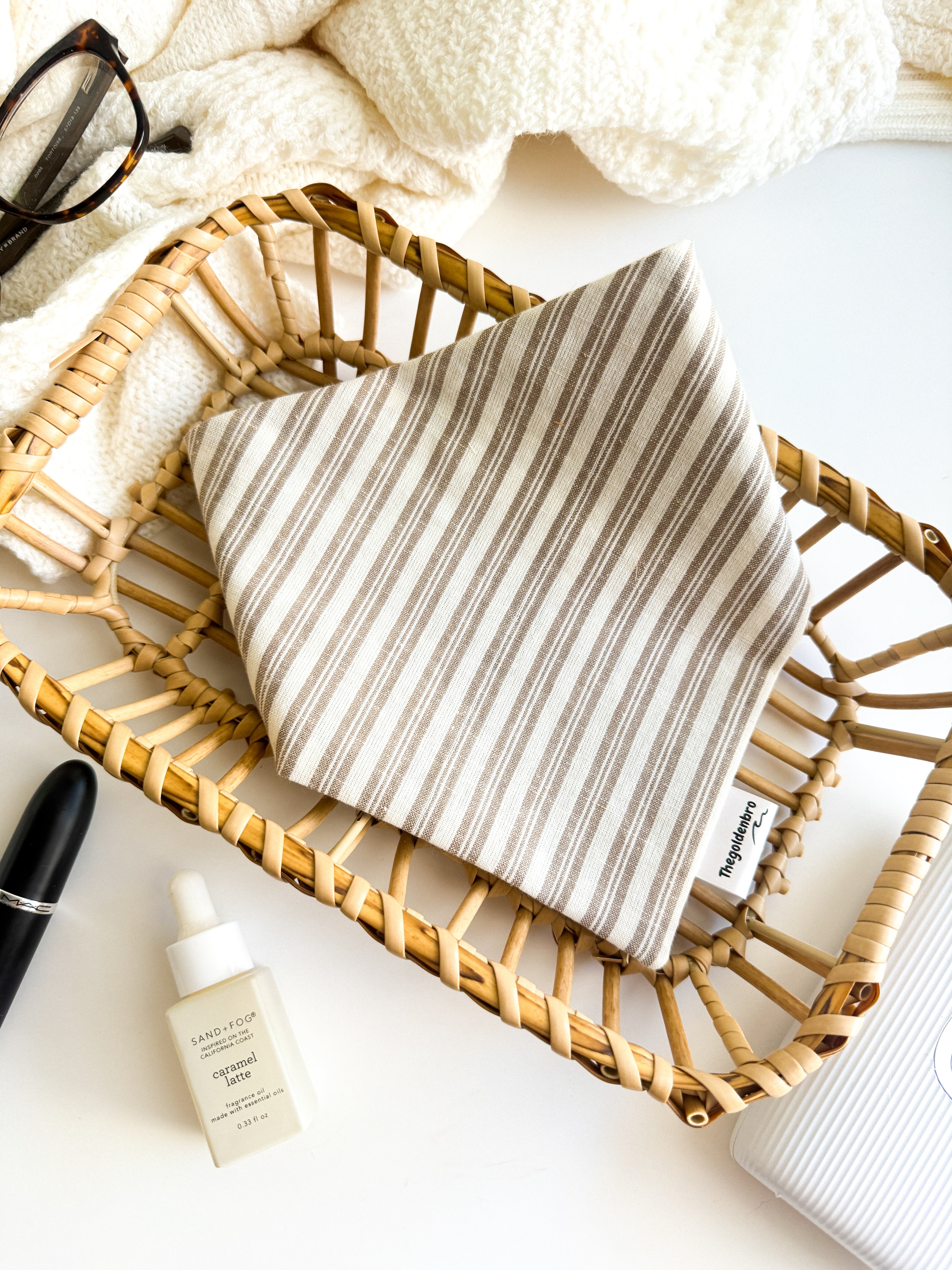 Neutral stripes
